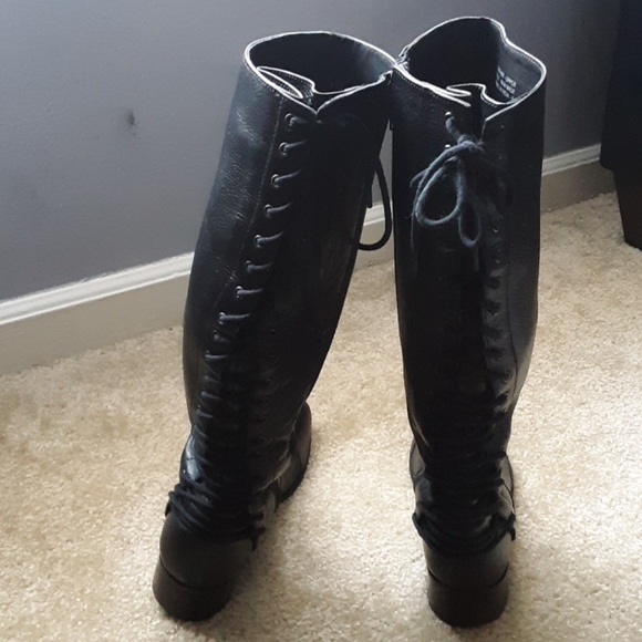 Two lips lace up black boots - Picture 2 of 4